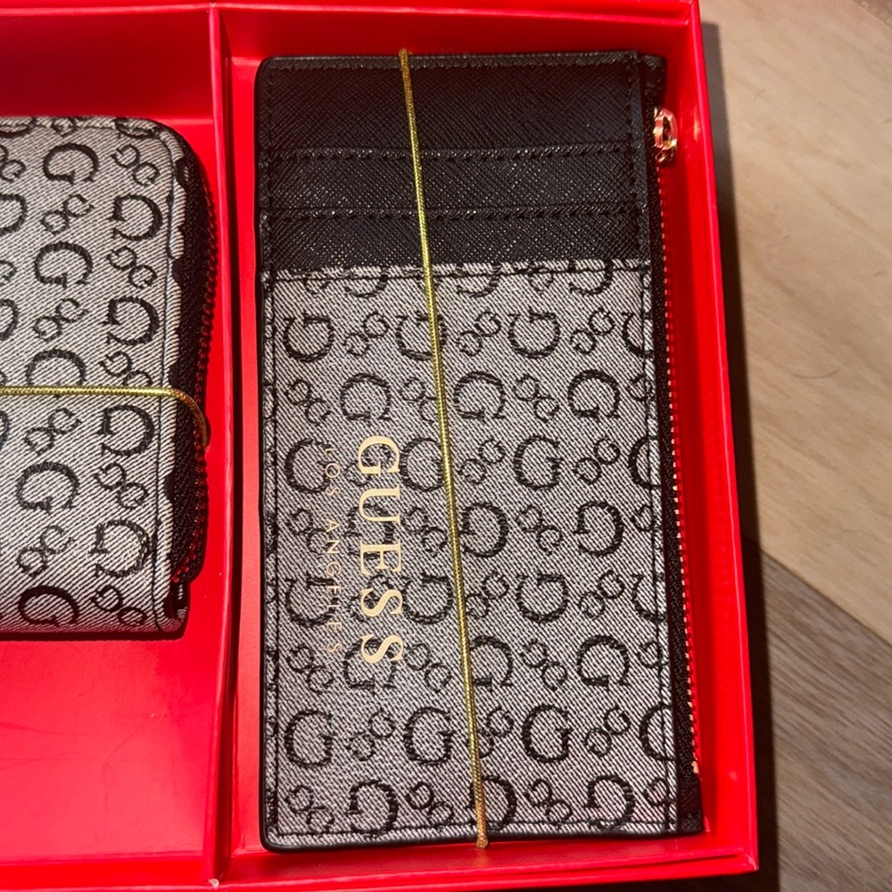 GUESS Wallet/Cardholder set - Picture 3 of 3